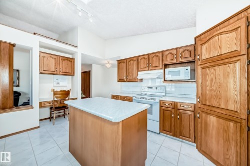 16135 56 Street, Edmonton, AB - Indoor Photo Showing Kitchen