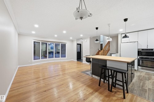 16803 93 Street, Edmonton, AB - Indoor Photo Showing Kitchen With Upgraded Kitchen
