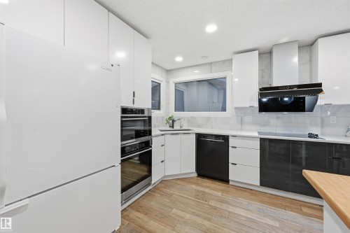 16803 93 Street, Edmonton, AB - Indoor Photo Showing Kitchen