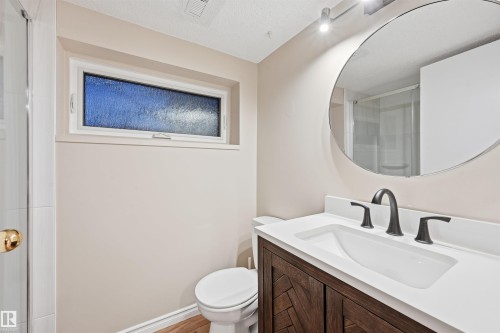 16803 93 Street, Edmonton, AB - Indoor Photo Showing Bathroom