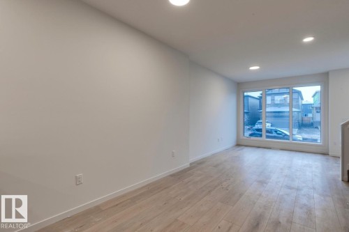 120 Garneau Gate, Spruce Grove, AB - Indoor Photo Showing Other Room