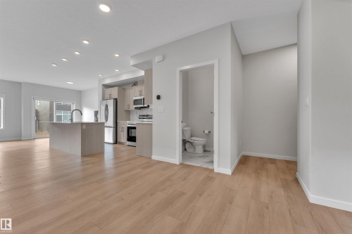 226 Orchards Boulevard, Edmonton, AB - Indoor Photo Showing Kitchen