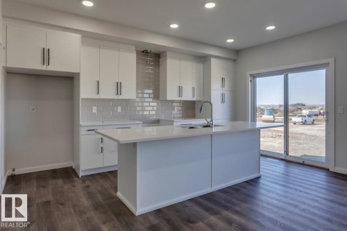 8 Chartres Close, St. Albert, AB - Indoor Photo Showing Kitchen