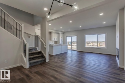 8 Chartres Close, St. Albert, AB - Indoor Photo Showing Other Room