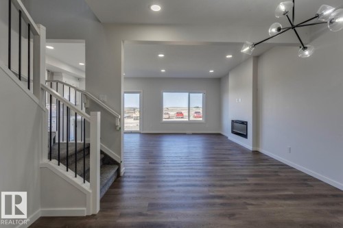 8 Chartres Close, St. Albert, AB - Indoor Photo Showing Other Room