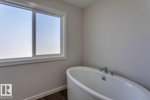 8 Chartres Close, St. Albert, AB - Indoor Photo Showing Bathroom