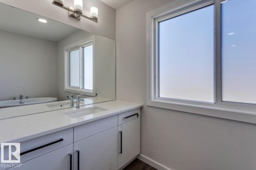 8 Chartres Close, St. Albert, AB - Indoor Photo Showing Bathroom