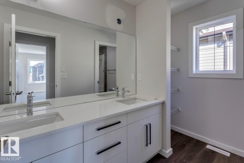 8 Chartres Close, St. Albert, AB - Indoor Photo Showing Bathroom