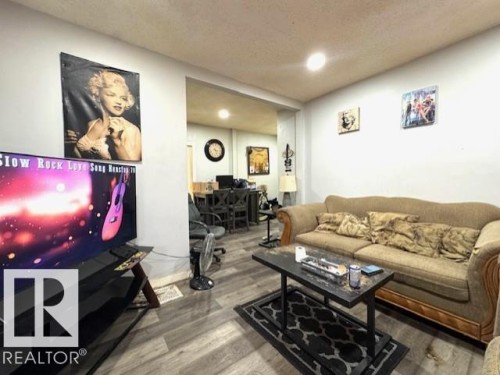 11202 96 Street, Edmonton, AB - Indoor Photo Showing Living Room