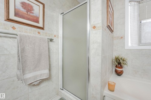 44 Lennox Drive, St. Albert, AB - Indoor Photo Showing Bathroom