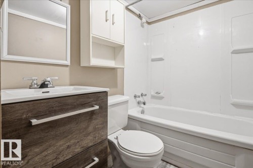 5309 52 Street, Thorsby, AB - Indoor Photo Showing Bathroom