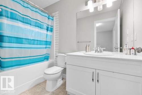 9053 Cooper Link Link, Edmonton, AB - Indoor Photo Showing Bathroom