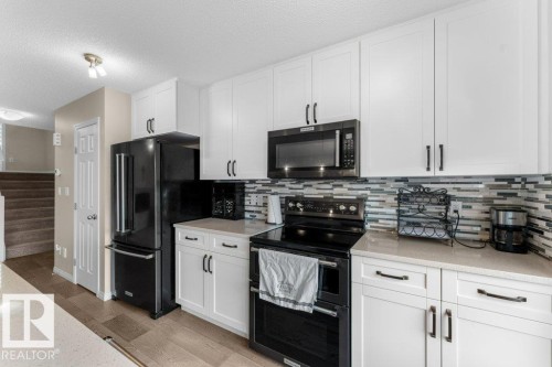 2104 Price Landing Landing, Edmonton, AB - Indoor Photo Showing Kitchen With Stainless Steel Kitchen