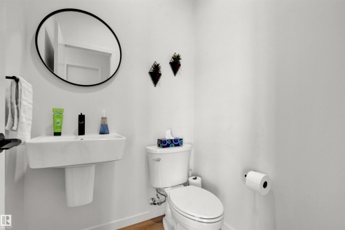439 39 Street, Edmonton, AB - Indoor Photo Showing Bathroom