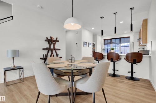 439 39 Street, Edmonton, AB - Indoor Photo Showing Dining Room