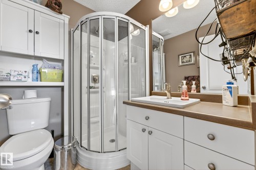 8304 170 Avenue, Edmonton, AB - Indoor Photo Showing Bathroom