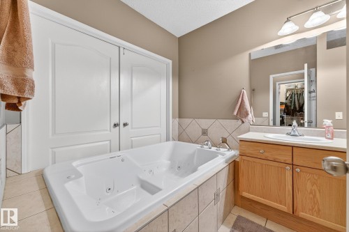 8304 170 Avenue, Edmonton, AB - Indoor Photo Showing Bathroom