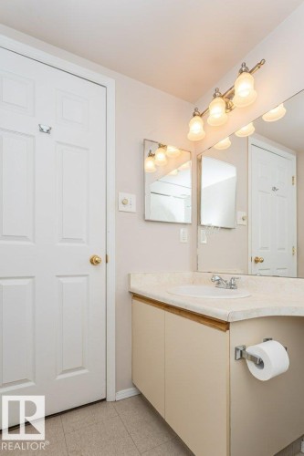 203 8503 108 Street, Edmonton, AB - Indoor Photo Showing Bathroom