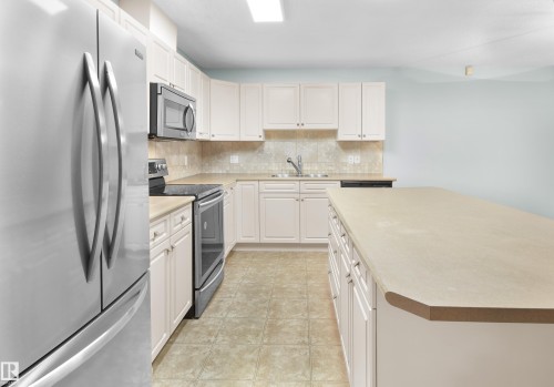 114 278 Suder Greens Drive, Edmonton, AB - Indoor Photo Showing Kitchen With Upgraded Kitchen