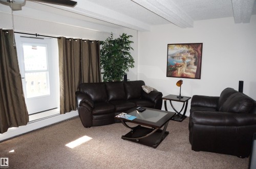 1703 9918 101 Street, Edmonton, AB - Indoor Photo Showing Living Room