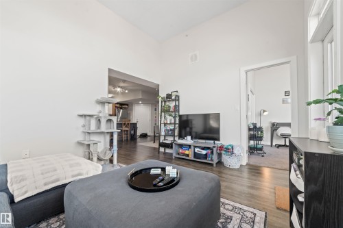 402 10227 115 Street, Edmonton, AB - Indoor Photo Showing Living Room