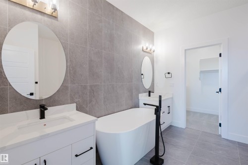 1570 Siskin Link, Edmonton, AB - Indoor Photo Showing Bathroom