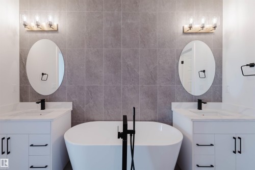 1570 Siskin Link, Edmonton, AB - Indoor Photo Showing Bathroom