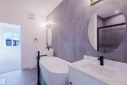 1570 Siskin Link, Edmonton, AB - Indoor Photo Showing Bathroom