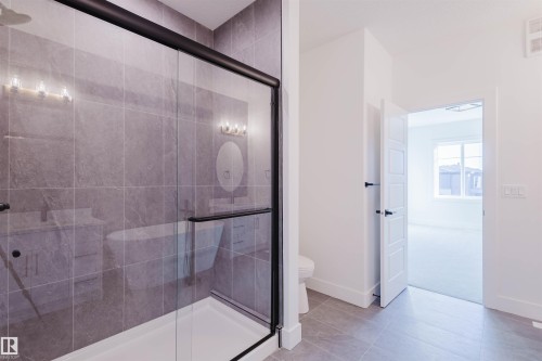 1570 Siskin Link, Edmonton, AB - Indoor Photo Showing Bathroom