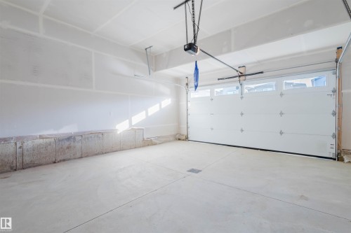 1570 Siskin Link, Edmonton, AB - Indoor Photo Showing Garage