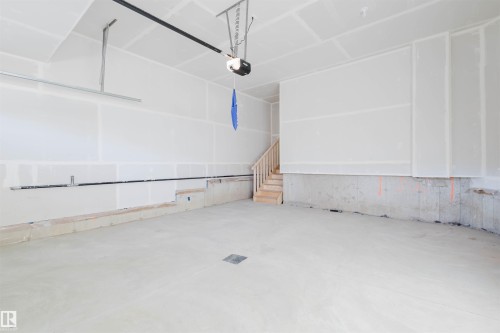 1570 Siskin Link, Edmonton, AB - Indoor Photo Showing Garage
