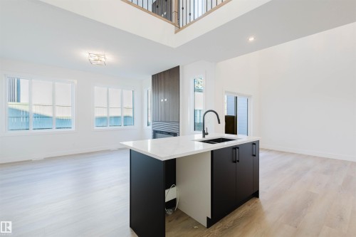 1570 Siskin Link, Edmonton, AB - Indoor Photo Showing Kitchen