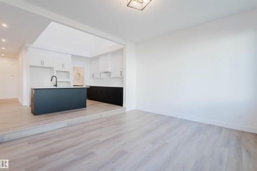 1570 Siskin Link, Edmonton, AB - Indoor Photo Showing Kitchen