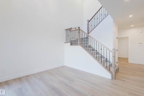 1570 Siskin Link, Edmonton, AB - Indoor Photo Showing Other Room