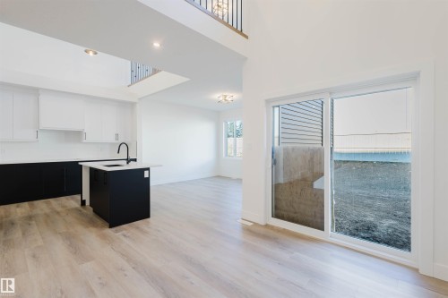 1570 Siskin Link, Edmonton, AB - Indoor Photo Showing Kitchen