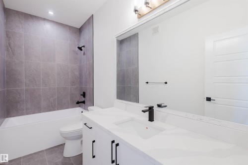 1570 Siskin Link, Edmonton, AB - Indoor Photo Showing Bathroom
