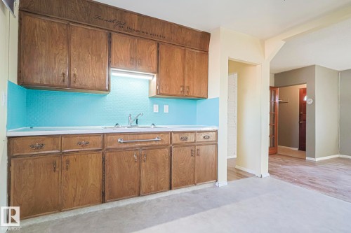 12029 50 Street, Edmonton, AB - Indoor