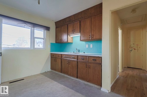 12029 50 Street, Edmonton, AB - Indoor