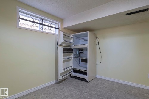 12029 50 Street, Edmonton, AB - Indoor