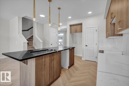 5 Cobblestone Gate, Spruce Grove, AB - Indoor Photo Showing Kitchen