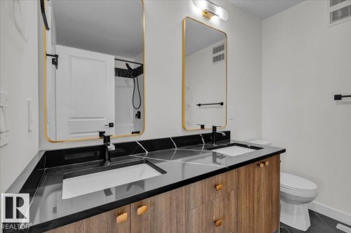 5 Cobblestone Gate, Spruce Grove, AB - Indoor Photo Showing Bathroom