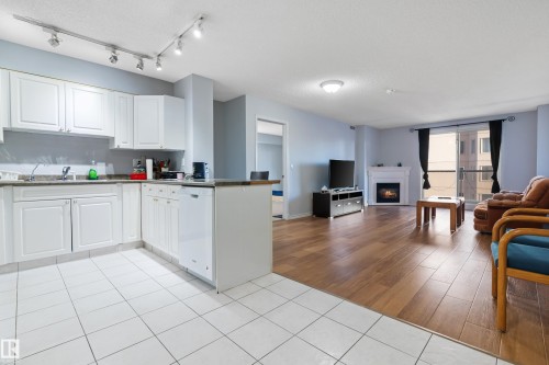 1102 10909 103 Avenue, Edmonton, AB - Indoor