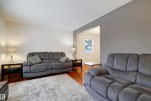 6208 149 Avenue, Edmonton, AB - Indoor Photo Showing Living Room