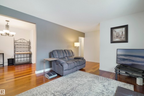 6208 149 Avenue, Edmonton, AB - Indoor Photo Showing Living Room