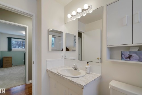 6208 149 Avenue, Edmonton, AB - Indoor Photo Showing Bathroom