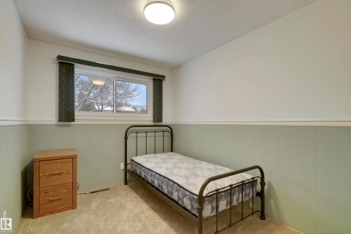 6208 149 Avenue, Edmonton, AB - Indoor Photo Showing Bedroom