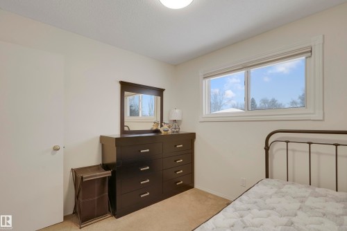 6208 149 Avenue, Edmonton, AB - Indoor Photo Showing Bedroom