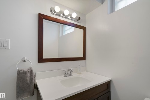 6208 149 Avenue, Edmonton, AB - Indoor Photo Showing Bathroom
