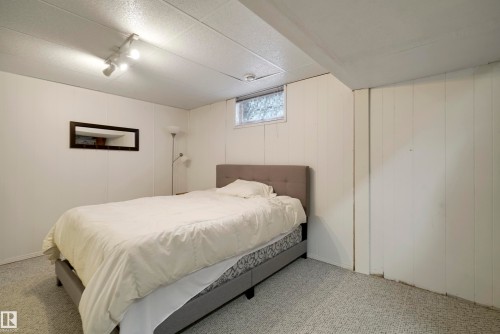 6208 149 Avenue, Edmonton, AB - Indoor Photo Showing Bedroom