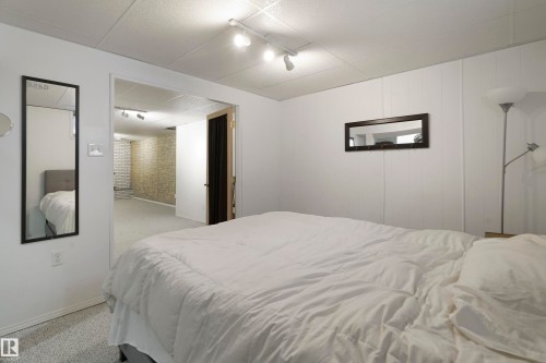 6208 149 Avenue, Edmonton, AB - Indoor Photo Showing Bedroom